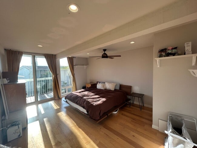 Building Photo - Luxurious Carlsbad Townhome with Ocean Views