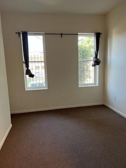 new carpeting, back bedroom - 2634 N Charles St