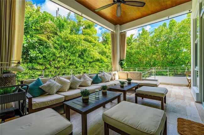 Building Photo - 435 Hampton Ln