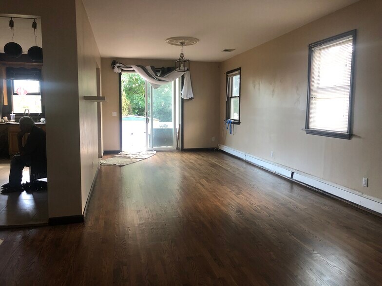 Huge Living room :Dining room - 2870 Woods Ave