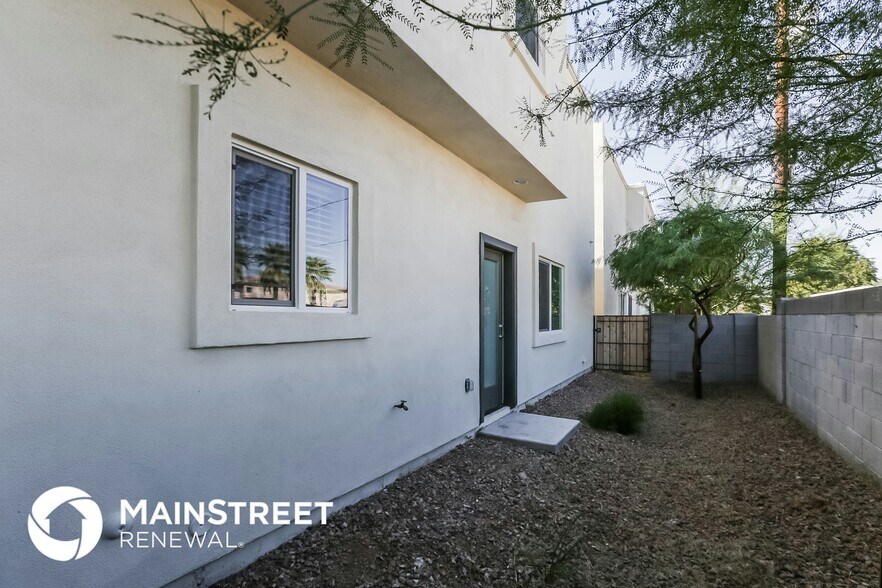 Building Photo - 2000 N 36th St