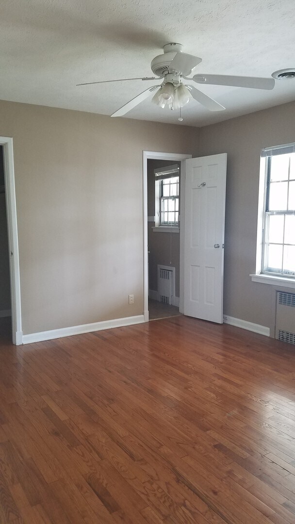 Building Photo - Charming Three-Bedroom Home Near Universit...
