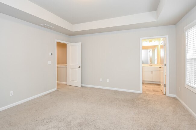 Building Photo - 866 Calvin Park Dr