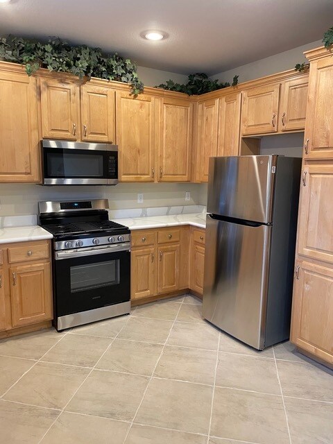 Building Photo - 6281 Whispering Creek St