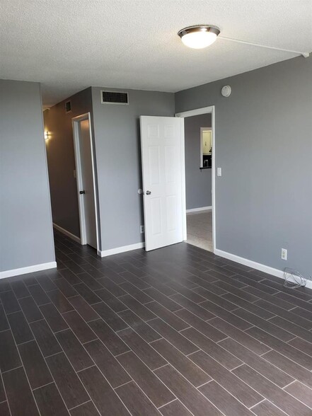 Building Photo - 406 NW 68th Ave