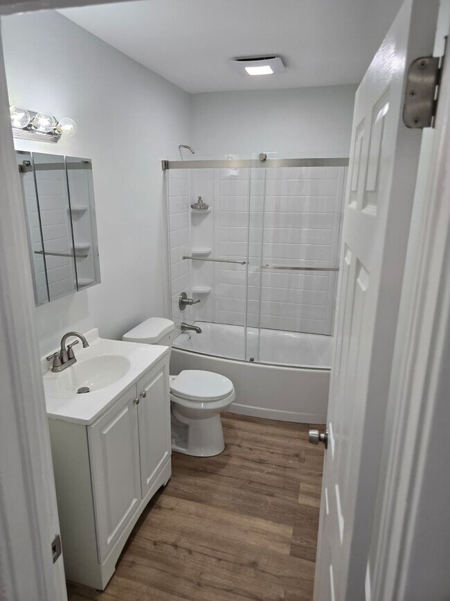 Building Photo - 1807 Riverview Dr