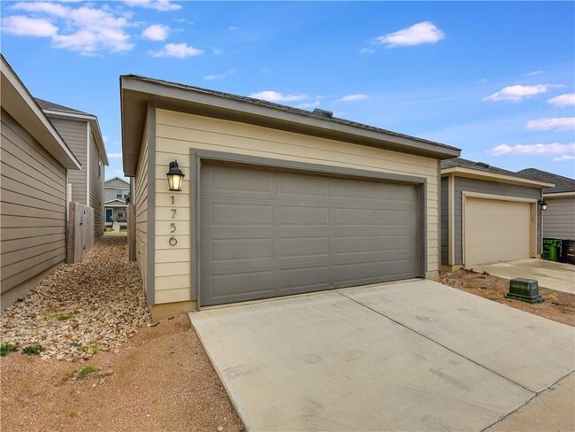 Building Photo - 1756 Yaupon Grove Ln