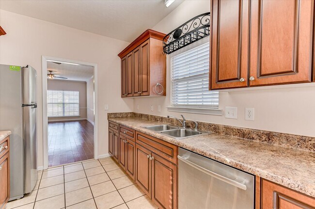 Building Photo - 913 Cabot Cove