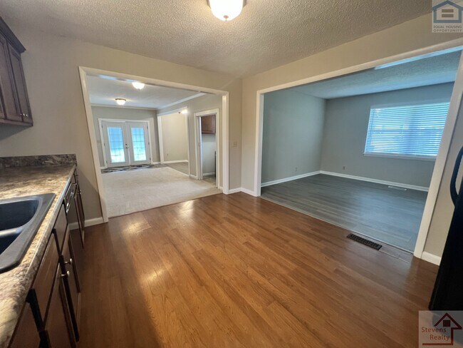 Building Photo - 8501 Maplewood Trail