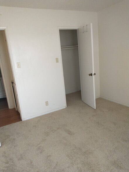 bedroom & closet - 1857 W Malvern Ave