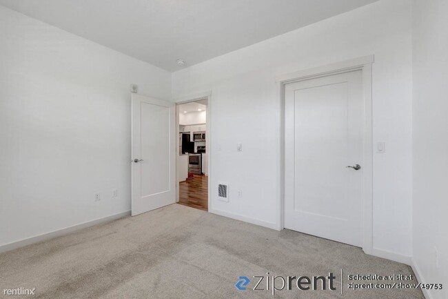 Building Photo - 1 br, 1 bath Condo - 16441 Northwest Chadw...