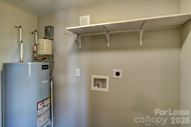 Building Photo - 221 Walker St