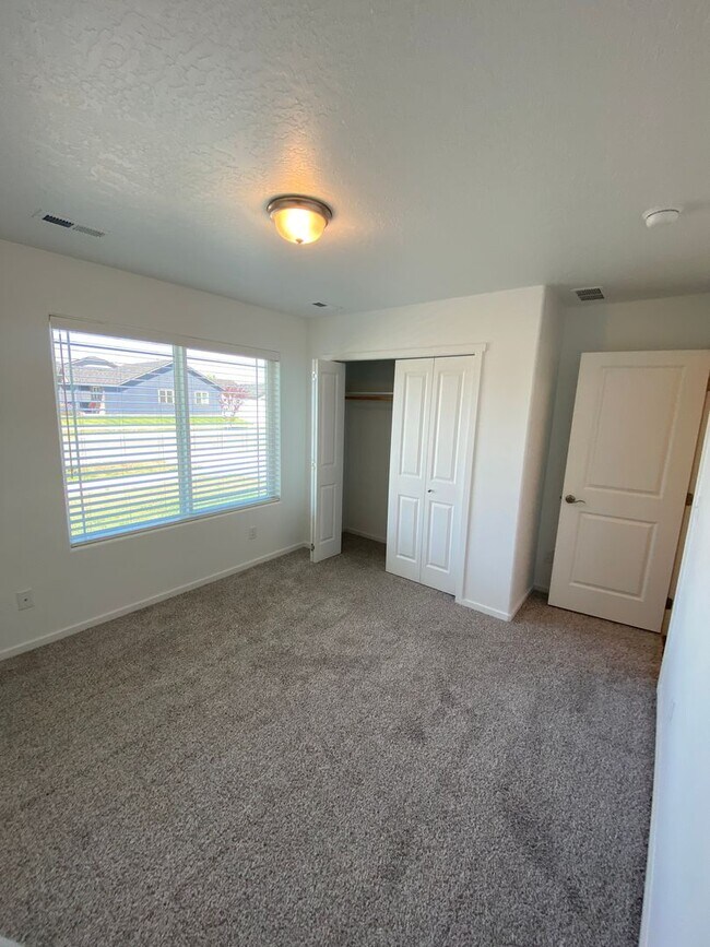 Building Photo - Stunning 3 Bed 2 Bath Rancher in Spokane V...