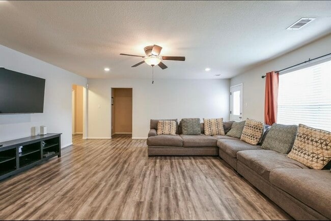 Building Photo - 4854 Fair Oak Dale Ln