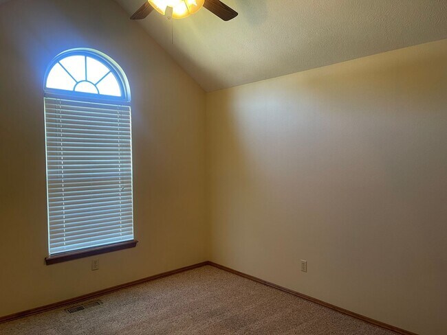 Building Photo - Your new HOME is waiting for you !