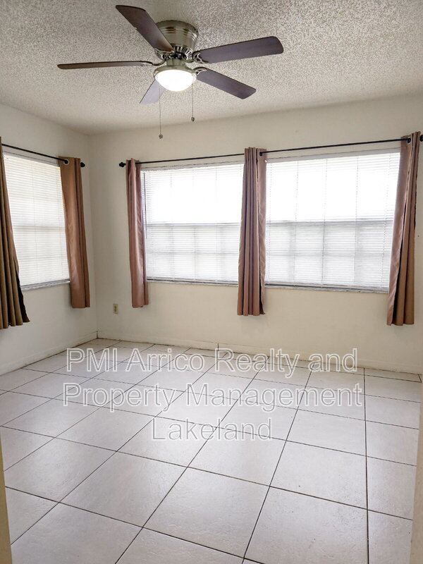 Building Photo - 968 Sunshine Way SW