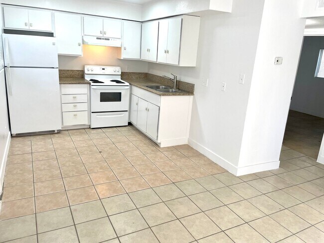 Building Photo - 3351 Brussels St