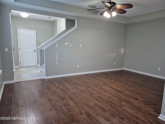 Building Photo - 653 Reese Ave
