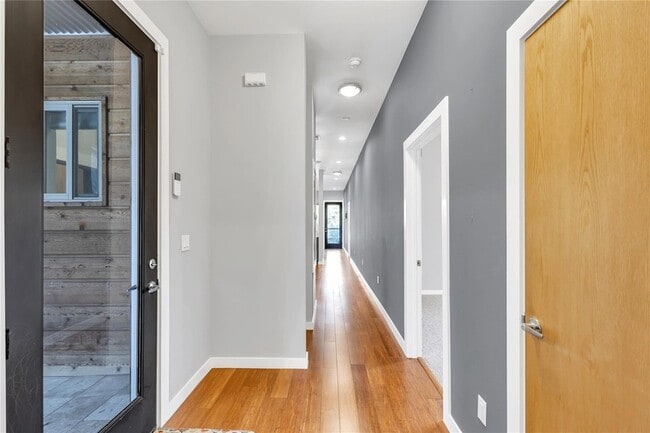 Building Photo - 1518 Parker Ln