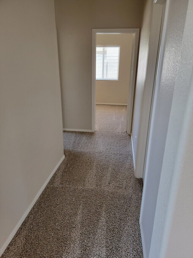 Building Photo - Fantastic 4-Bedroom, 2-Bathroom home For Rent in Avondale!