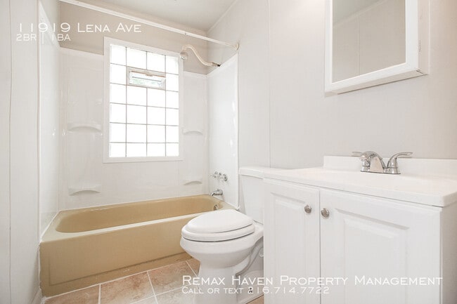 Building Photo - 11919 Lena Ave