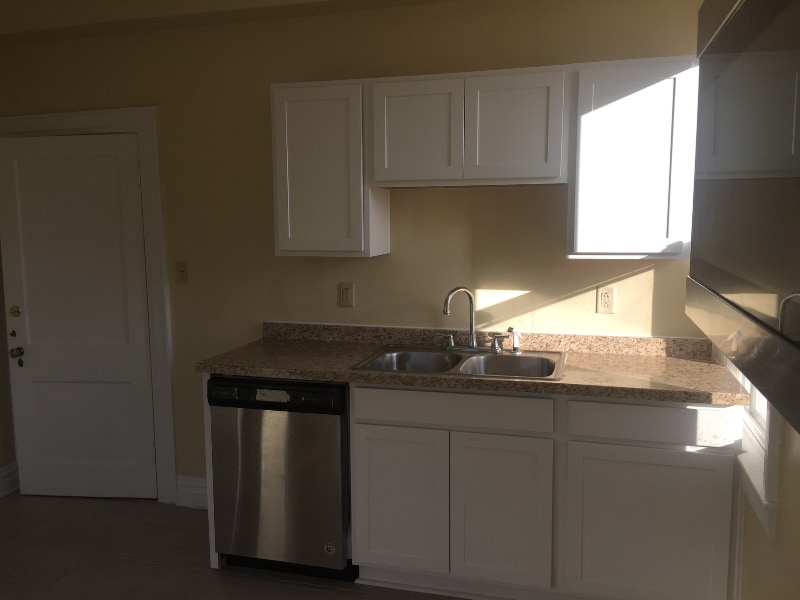 Building Photo - 704 10th Ave