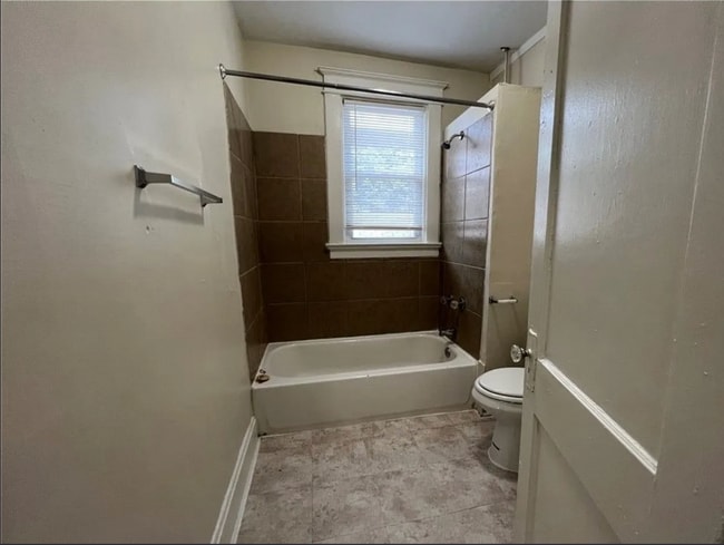 Building Photo - Updated and ready for move in!