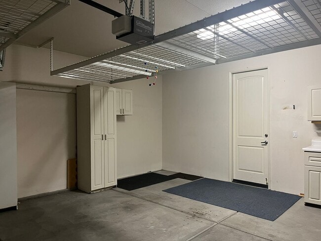 Building Photo - 3 bedroom 2 bathroom Home available in 55+...