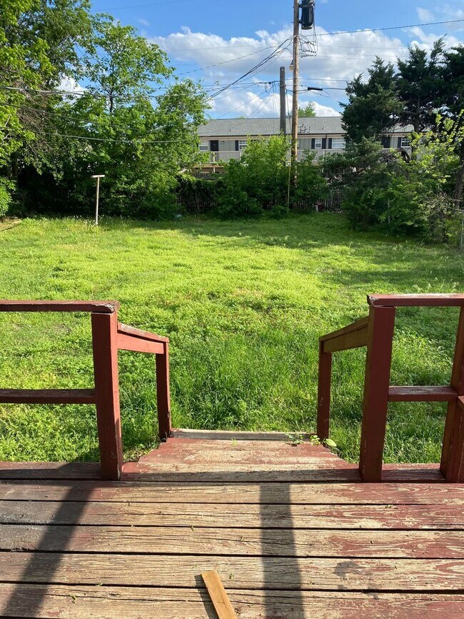 Building Photo - Well Kept Two Bed Room