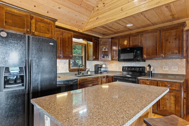 Building Photo - 202 Oak Ledge Rd