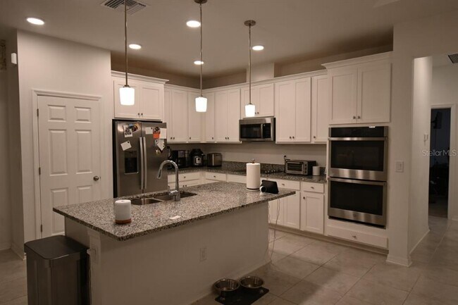 Building Photo - 11996 Hilltop Farms Dr