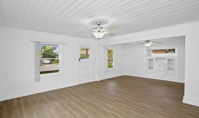 Building Photo - 3 Bedroom, 1 Bathroom Home – Ideal for Stu...