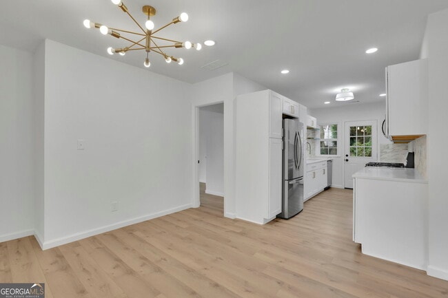 Building Photo - 808 S Park Dr