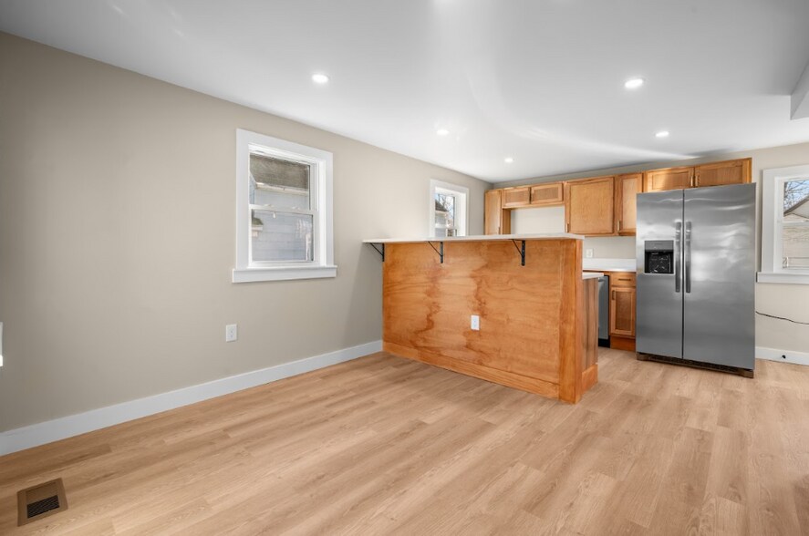 Building Photo - 17 Bridge St