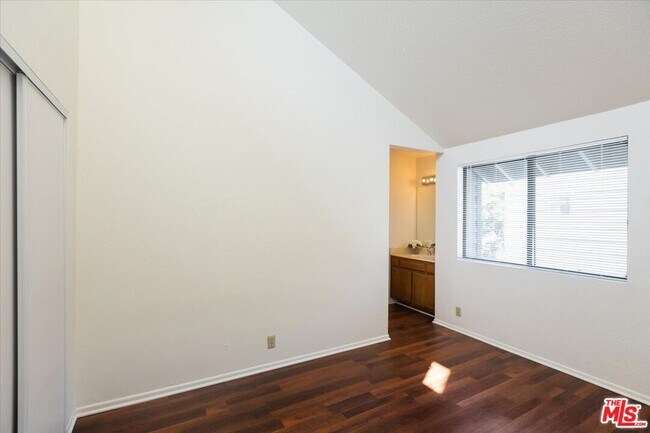 Building Photo - 279 E Glenarm St