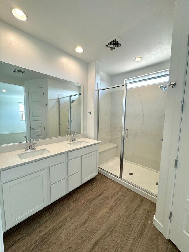 Building Photo - New 5-Bedroom Home in Phoenix with Upgrade...