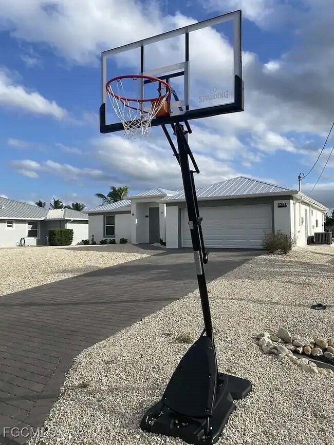 Building Photo - 5351 Ann Arbor Dr