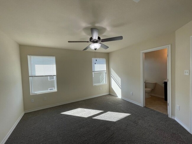 Building Photo - Town home for rent