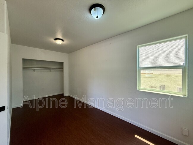 Building Photo - 806 52nd Ave