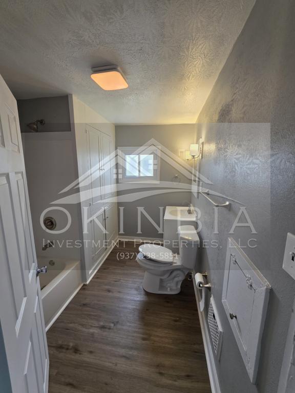 Building Photo - 713 W Hillcrest Ave