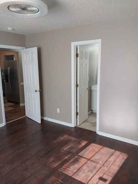 Building Photo - 1716 Pebble Ridge Dr