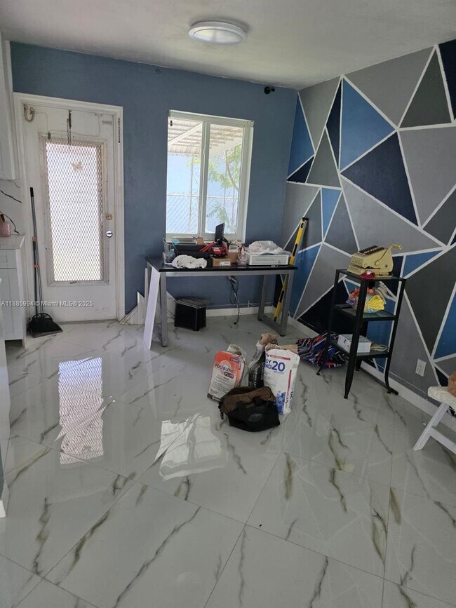 Building Photo - 1 bedroom in Hollywood FL 33020