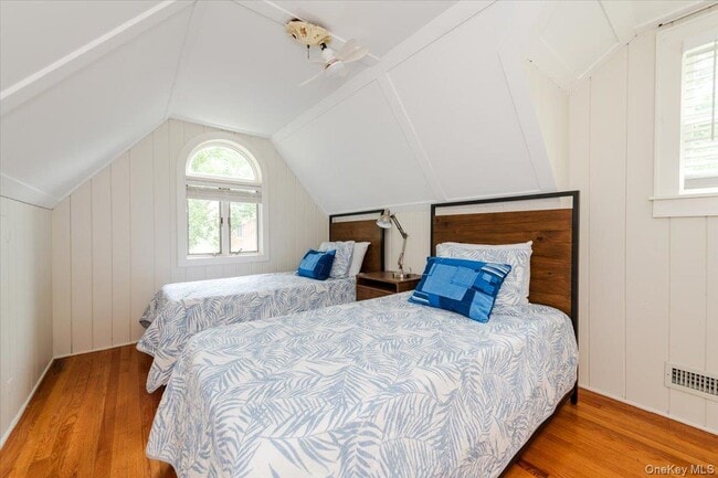 Building Photo - 100 W Shore Dr