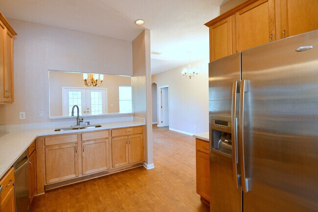 Kitchen - 2881 Fontainebleau Ave SE