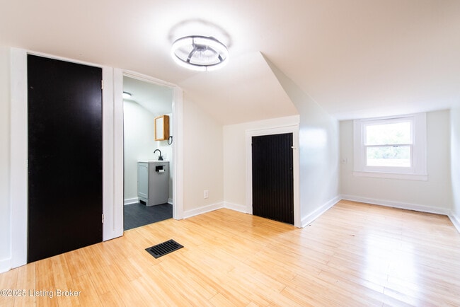 Building Photo - 1671 Trigg St