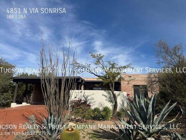 Building Photo - 4851 Vía Sonrisa