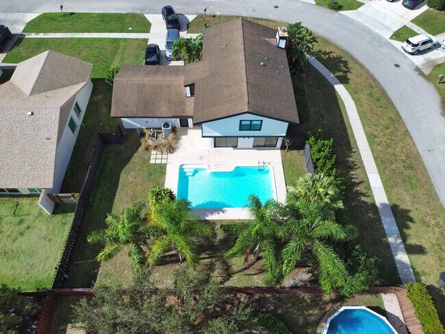 Building Photo - 760 Windtree Way