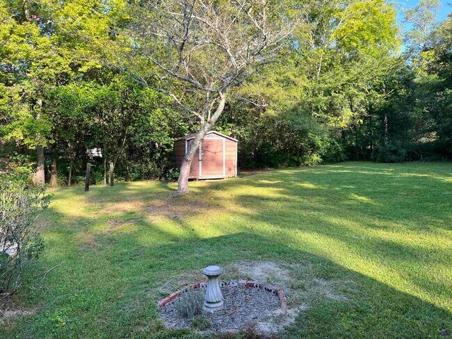 Building Photo - 2855 Riverview Rd