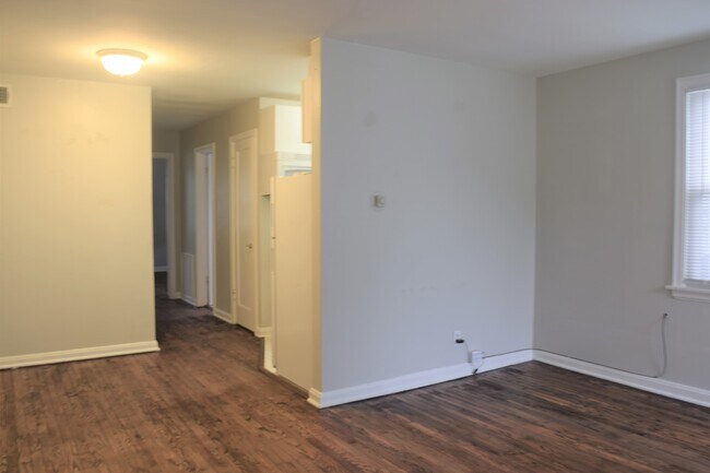 Building Photo - 1227 Louisville ave