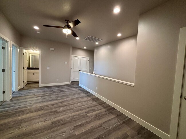 Building Photo - BRAND NEW TOWNHOME FOR RENT!